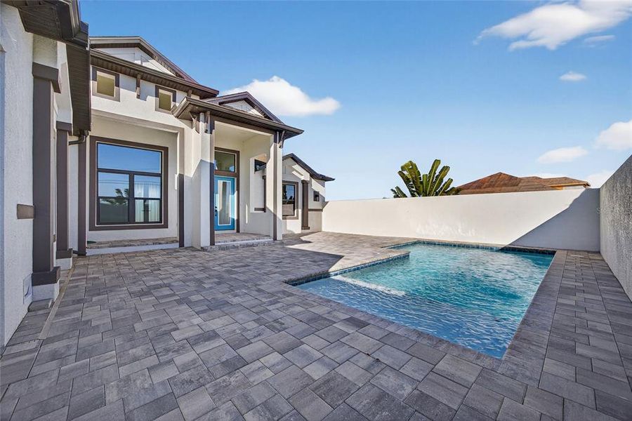 Exterior details and patio area of a home in , Port Charlotte (Image 25).