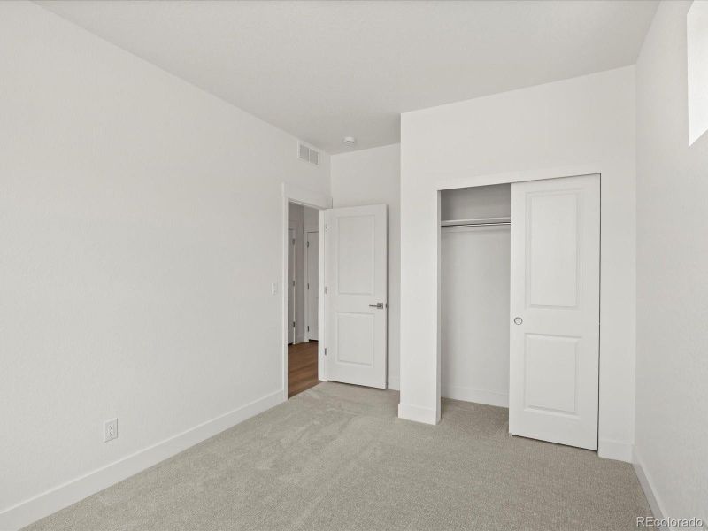 Spacious, unfurnished interior of a new home in Ascent at Inverness, Englewood (Image 28).