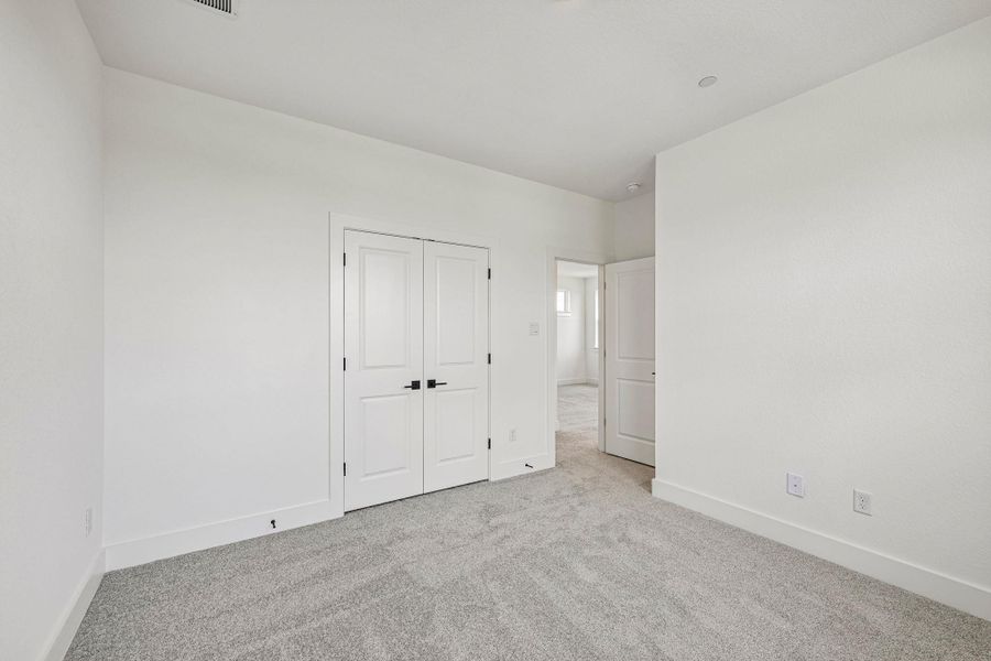 Spacious, unfurnished interior of a new home in Avery Centre, Round Rock (Image 25).