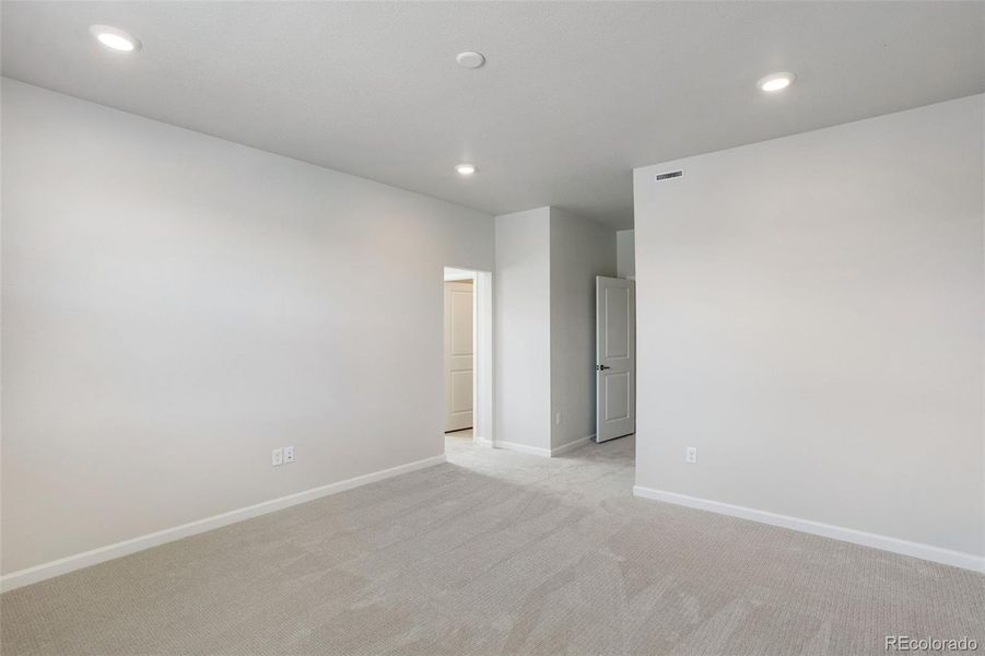 Spacious, unfurnished interior of a new home in , Berthoud (Image 31).