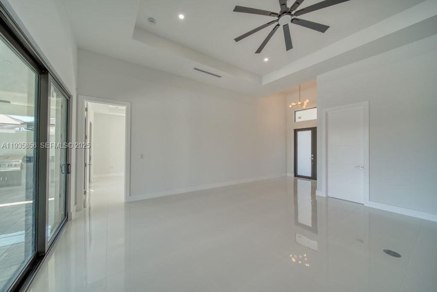 Spacious, unfurnished interior of a new home in , Cape Coral (Image 72).