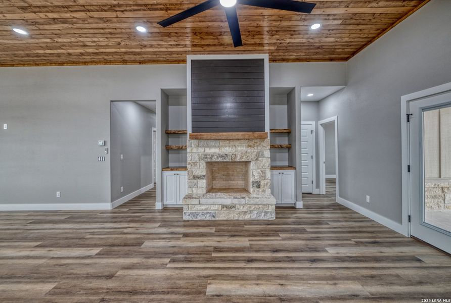 Furnished interior view inside a new home in , Uvalde (Image 8).