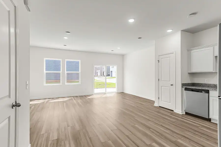 Spacious, unfurnished interior of a new home in Pinckney Place, North Charleston (Image 11).