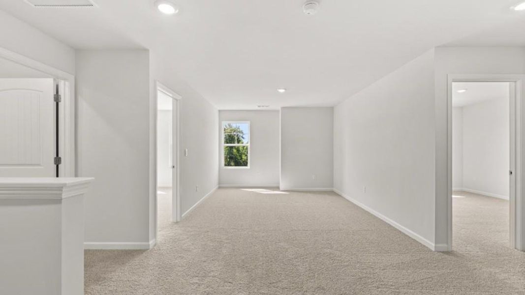 Spacious, unfurnished interior of a new home in Falcon Landing, Gainesville (Image 19).