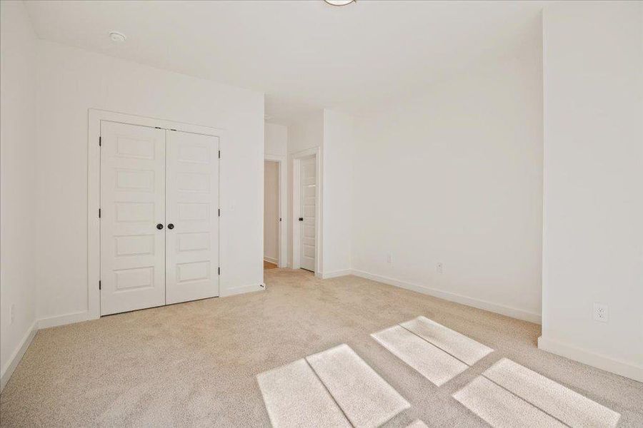 Spacious, unfurnished interior of a new home in , Gainesville (Image 43).