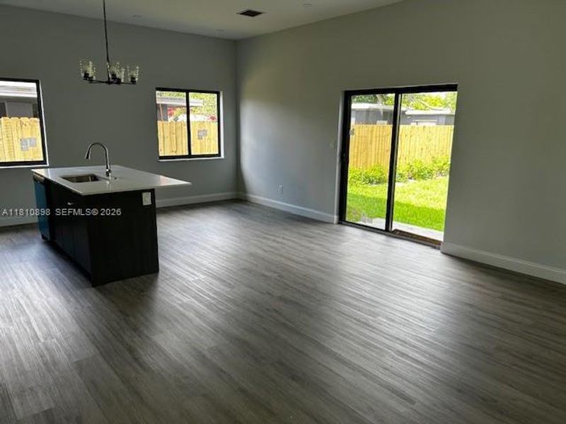 Spacious, unfurnished interior of a new home in , Fort Lauderdale (Image 16).