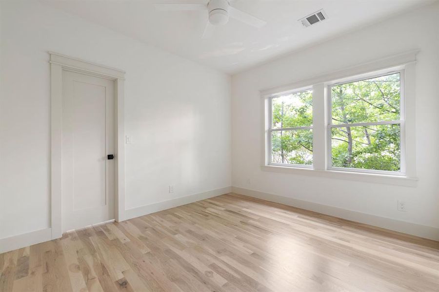Spacious, unfurnished interior of a new home in , Dallas (Image 20).