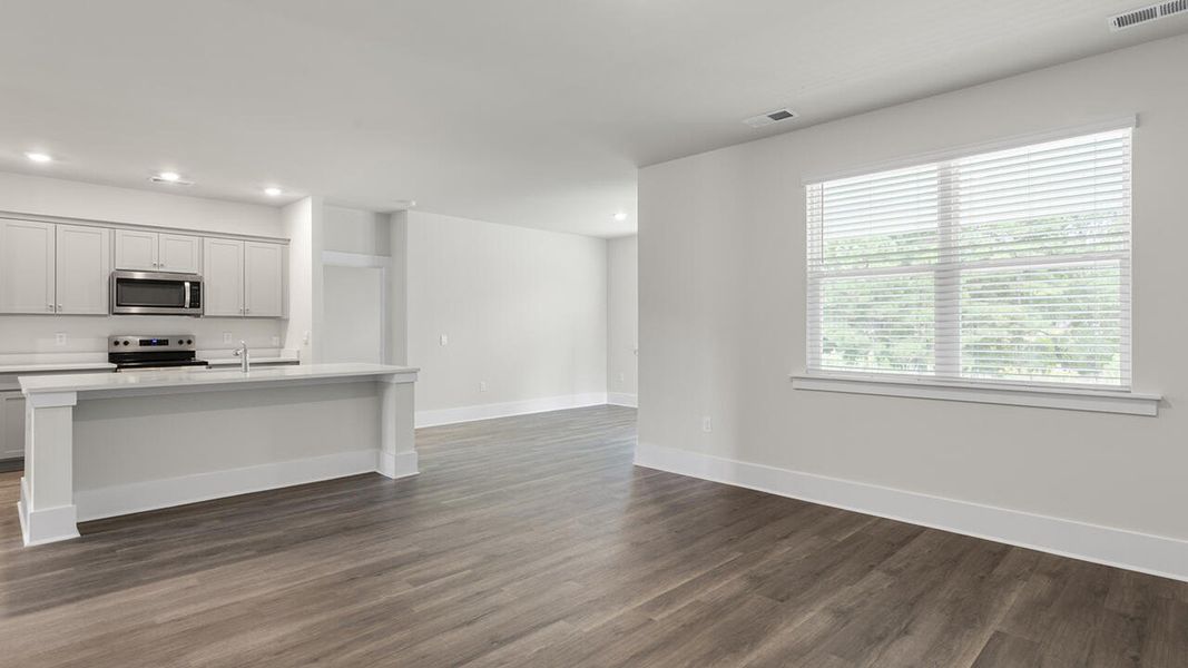 Spacious, unfurnished interior of a new home in Rolling Hills, Bolivia (Image 17).