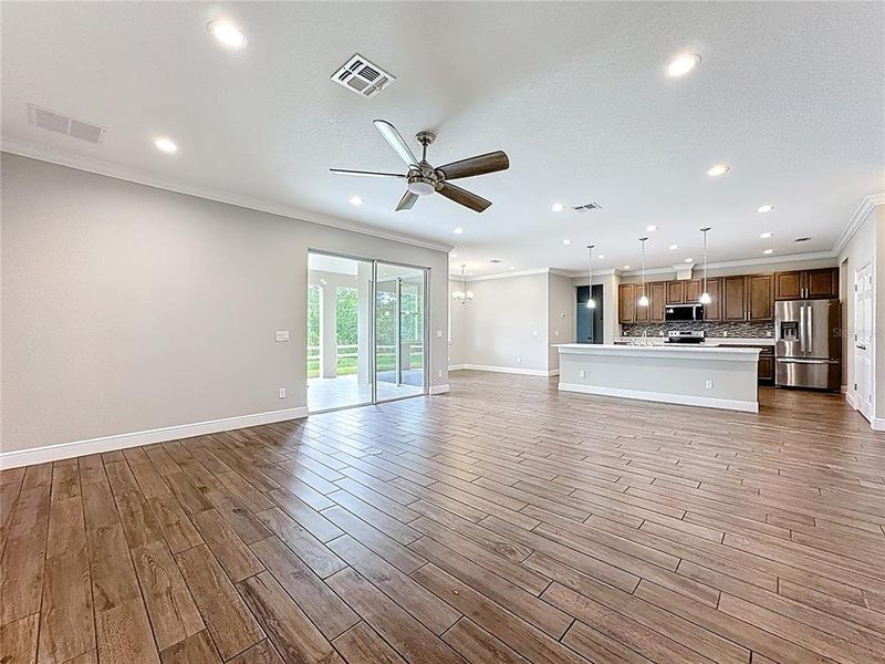 Spacious, unfurnished interior of a new home in , Orlando (Image 26).