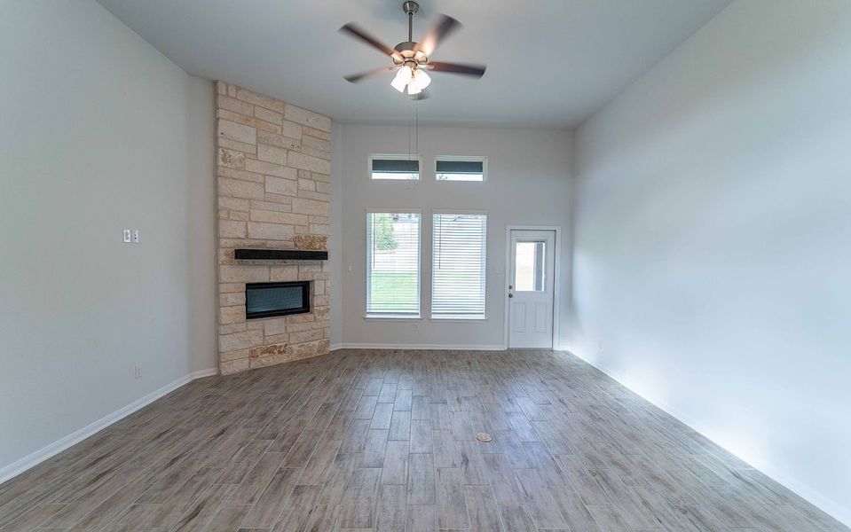 Spacious, unfurnished interior of a new home in Homestead, Schertz (Image 11).