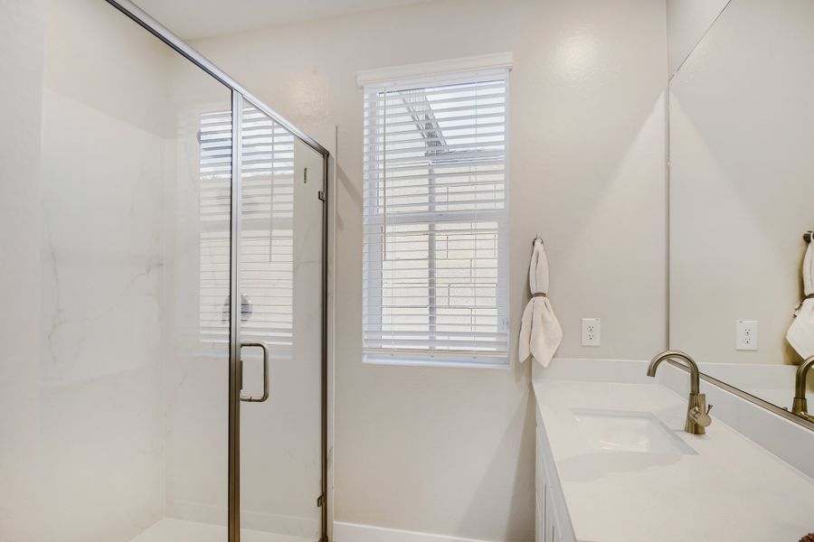 Discovery Saddleback Ironwood Owners Bath 2of2 F1