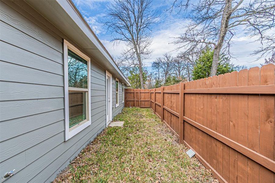 Exterior details and patio area of a home in , Mabank (Image 21).