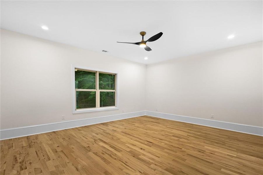 Spacious, unfurnished interior of a new home in , Gainesville (Image 23).