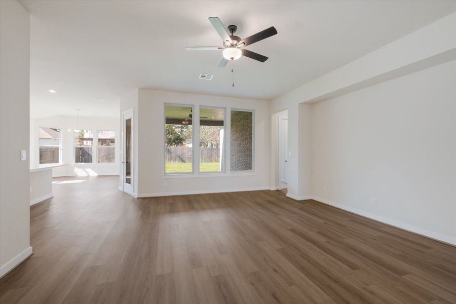 Spacious, unfurnished interior of a new home in Veramendi, New Braunfels (Image 14). Spacious, unfurnished interior of a new home in Veramendi, New Braunfels (Image 14).
