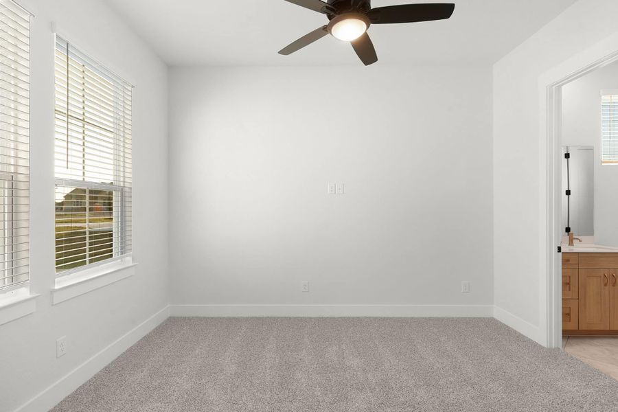 Spacious, unfurnished interior of a new home in Feathergrass, Florence (Image 47).