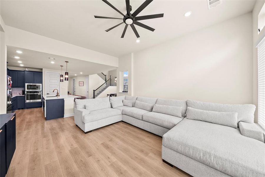 Furnished interior view inside a new home in Willow Grove, Melissa (Image 29).