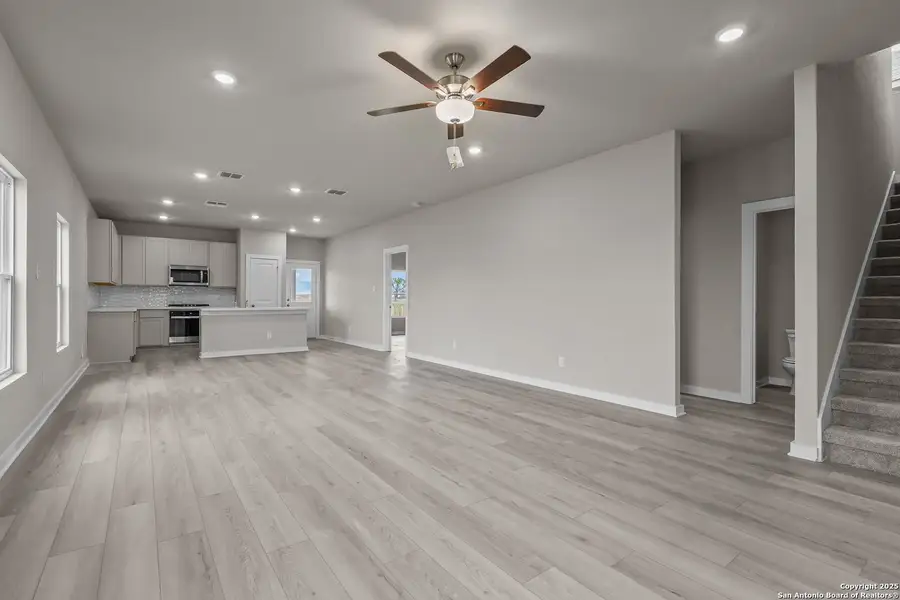 Spacious, unfurnished interior of a new home in Garden Grove, San Antonio (Image 20).