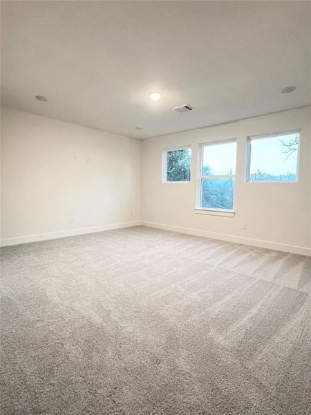 Upstairs flex space / gameroom that can double as a guest room