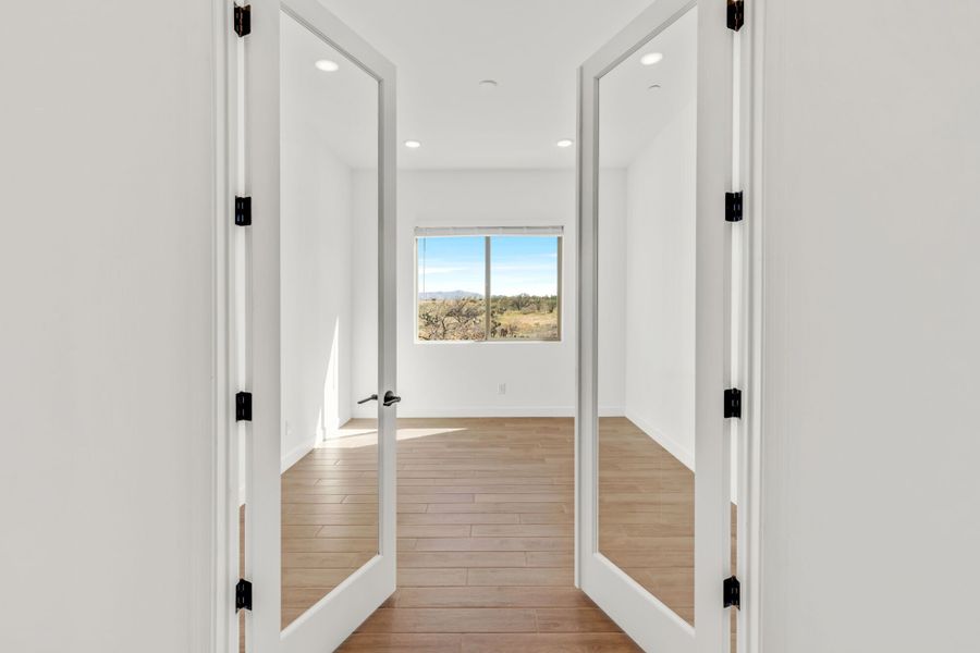 Spacious, unfurnished interior of a new home in Mountain View Ranch, Vail (Image 14).