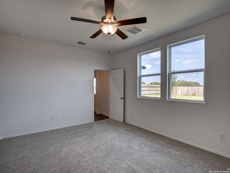 Spacious, unfurnished interior of a new home in Hannah Heights, Seguin (Image 23).