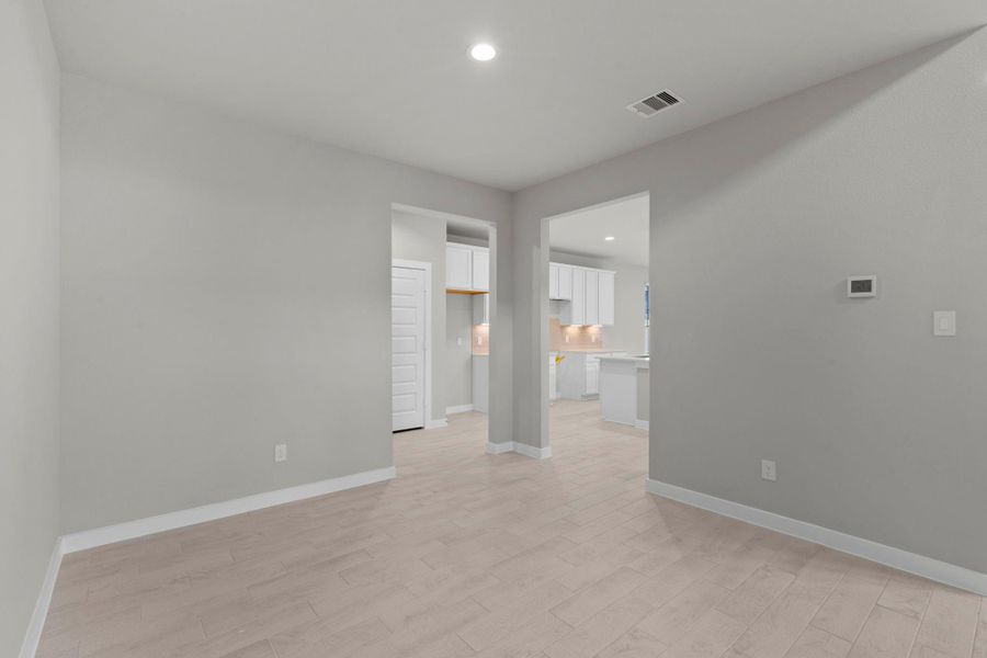 Spacious, unfurnished interior of a new home in Briarwood Crossing, Rosenberg (Image 19).