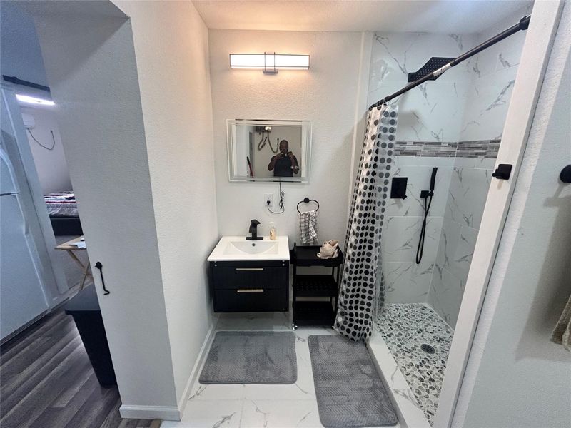 1st floor secondary bathroom