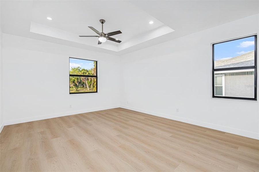 Spacious, unfurnished interior of a new home in , Rotonda West (Image 34).