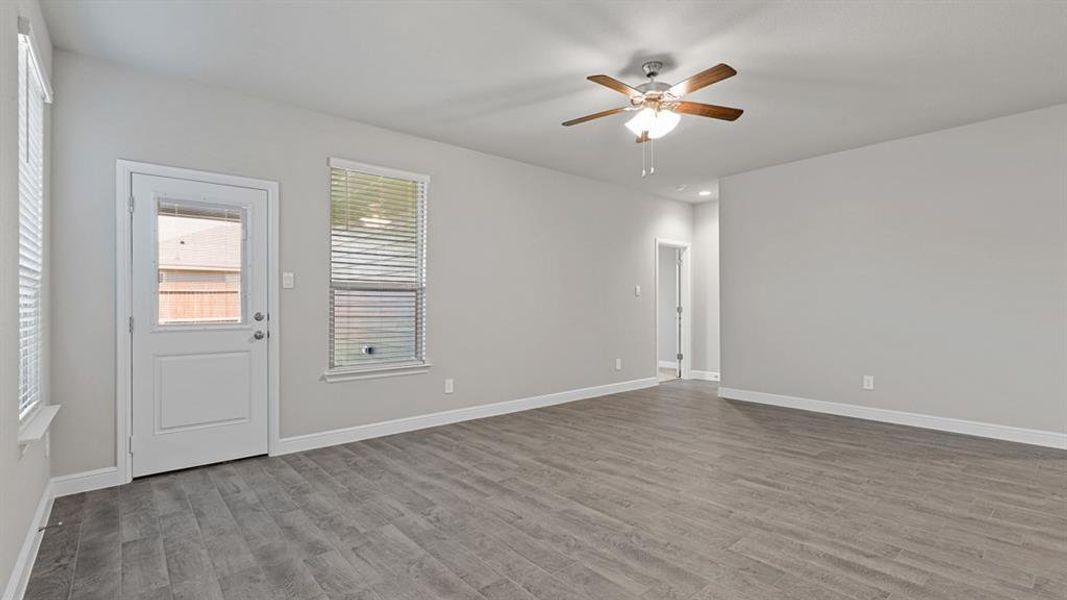 Spacious, unfurnished interior of a new home in Trails of Elizabeth Creek, Fort Worth (Image 19).