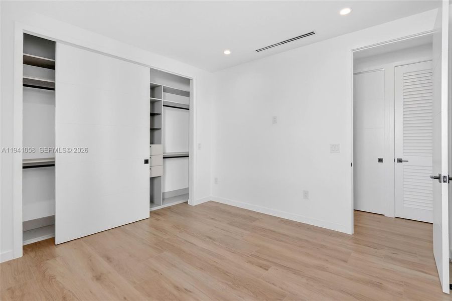 Spacious, unfurnished interior of a new home in , Miami (Image 23).