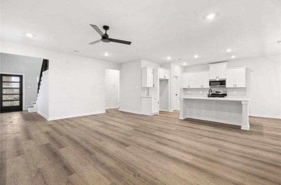 Spacious, unfurnished interior of a new home in Glendale Lakes, Rosharon (Image 19). Spacious, unfurnished interior of a new home in Glendale Lakes, Rosharon (Image 19).