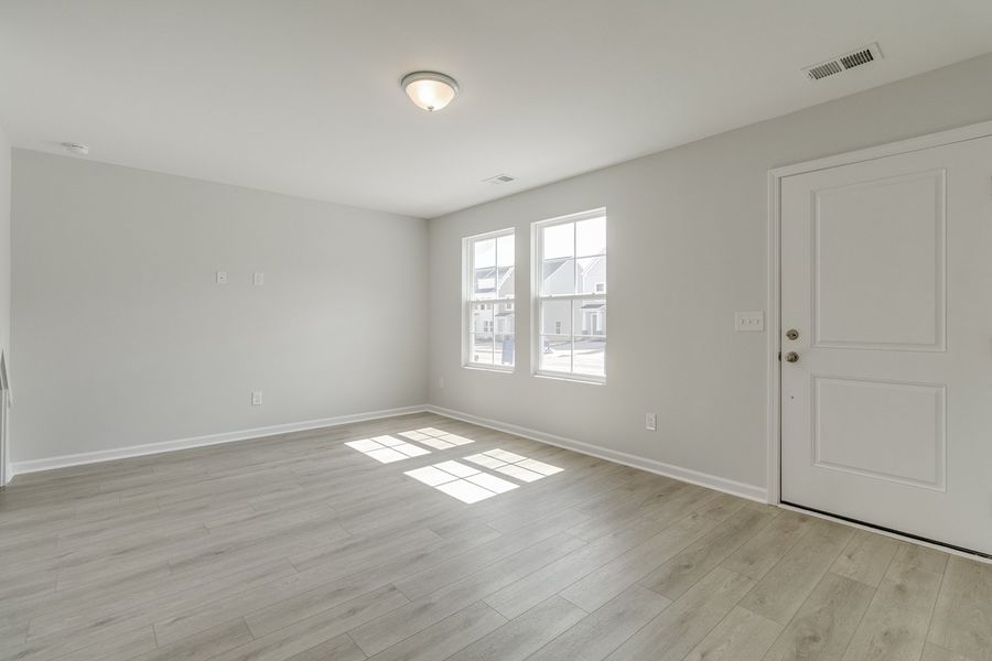 Spacious, unfurnished interior of a new home in Astoria, Columbia (Image 15).