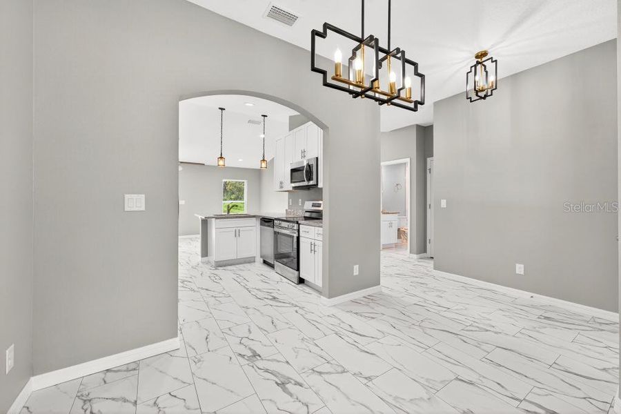 Spacious, unfurnished interior of a new home in , Ocklawaha (Image 26).