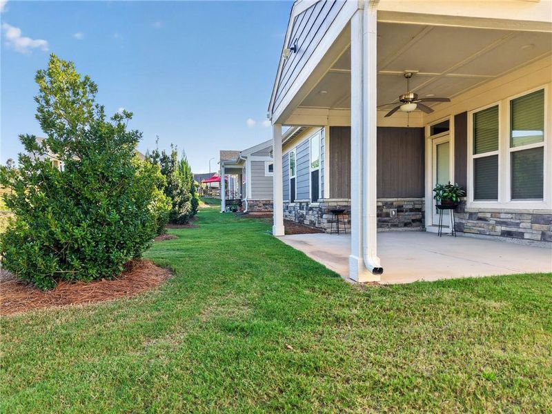 Exterior details and patio area of a home in Laurel Farms, Dallas (Image 24).
