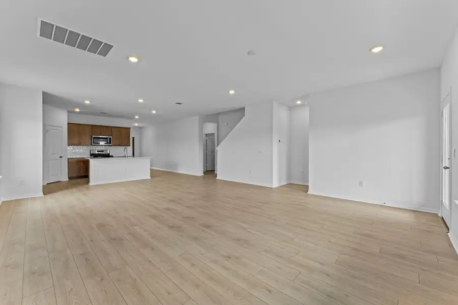 Spacious, unfurnished interior of a new home in , Georgetown (Image 34).
