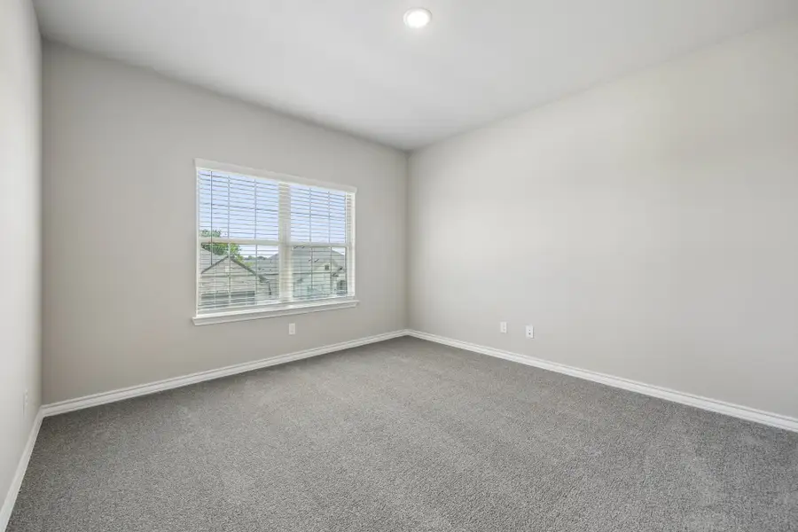 Spacious, unfurnished interior of a new home in Mayfield Farms, Arlington (Image 28).