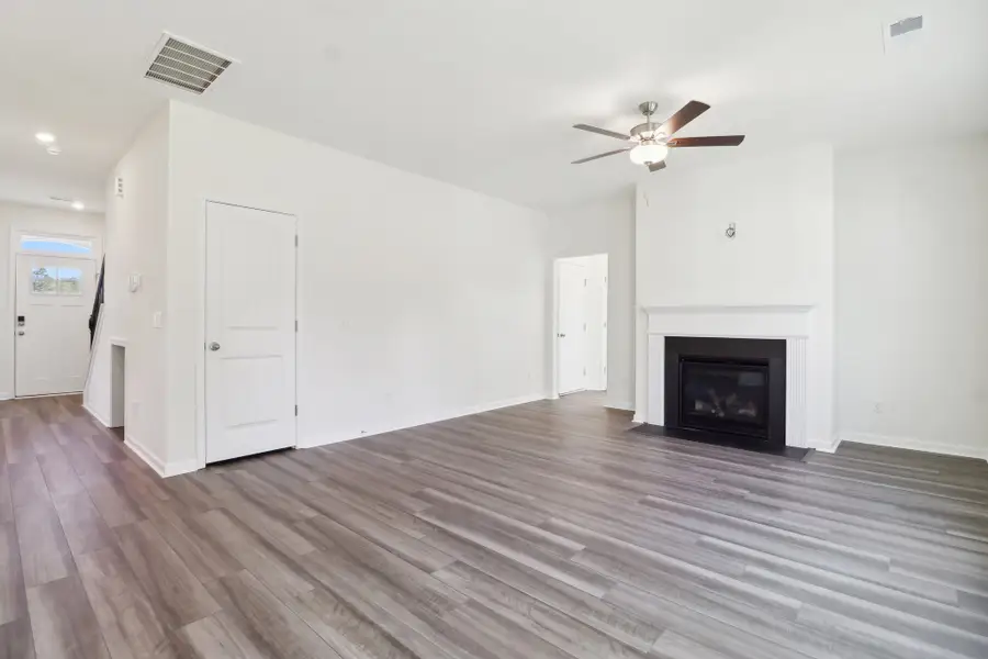 Spacious, unfurnished interior of a new home in Portrait Hills, Aiken (Image 15).