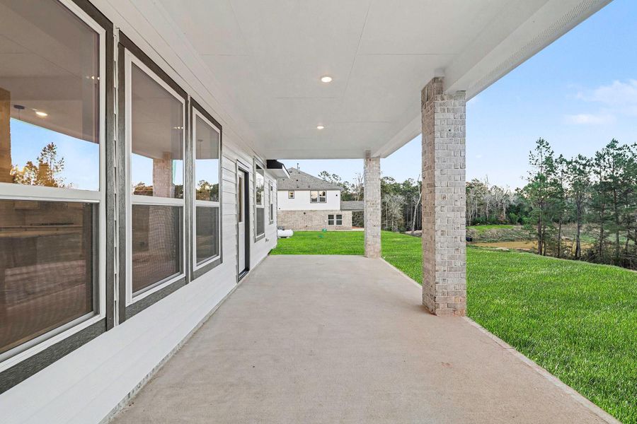 Exterior details and patio area of a home in Rose Hill Estates, Willis (Image 23).