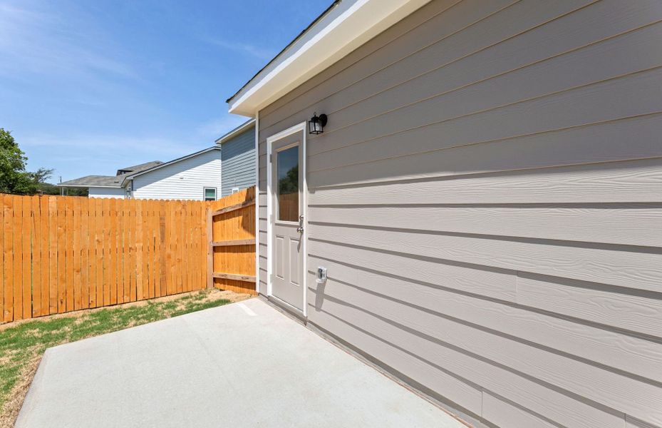 Exterior details and patio area of a home in Skyview, Belton (Image 23).