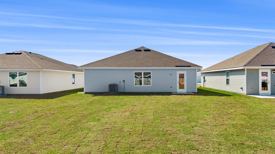 Exterior details and patio area of a home in Liberty, Panama City (Image 4).
