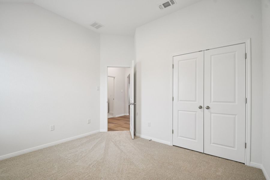 Spacious, unfurnished interior of a new home in Crosswinds, Kyle (Image 21).