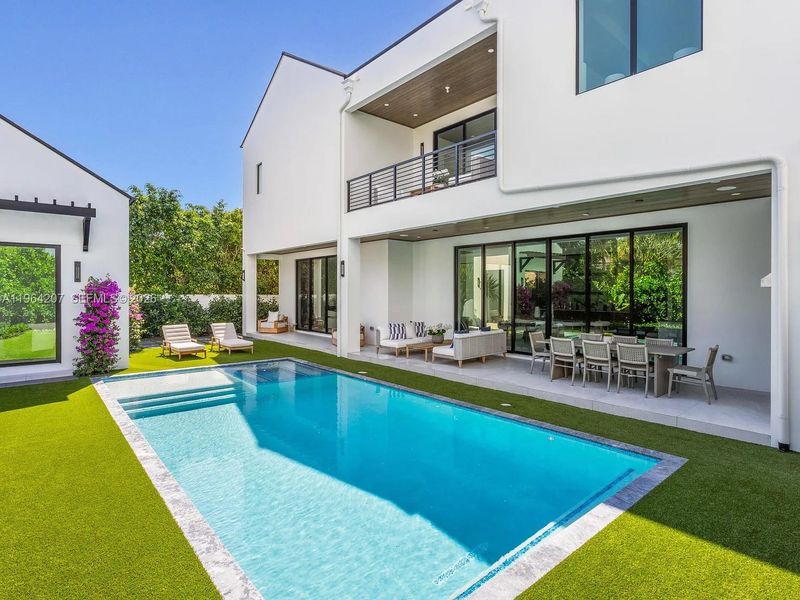 Exterior details and patio area of a home in , West Palm Beach (Image 23).