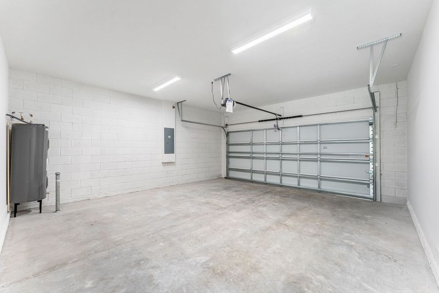 2-Car Garage 2-Car Garage