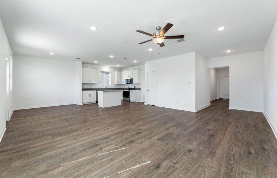 Spacious, unfurnished interior of a new home in Sonterra, Jarrell (Image 24).