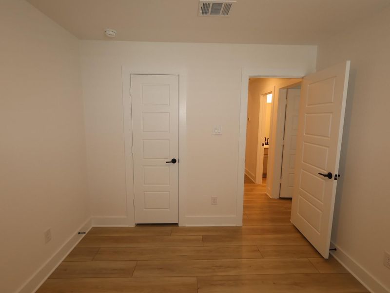 Spacious, unfurnished interior of a new home in Lago Mar, Santa Fe (Image 17).