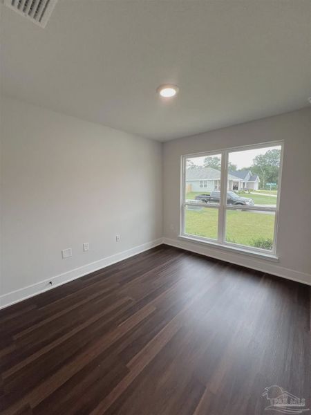 Spacious, unfurnished interior of a new home in Pine Top, Cantonment (Image 9).