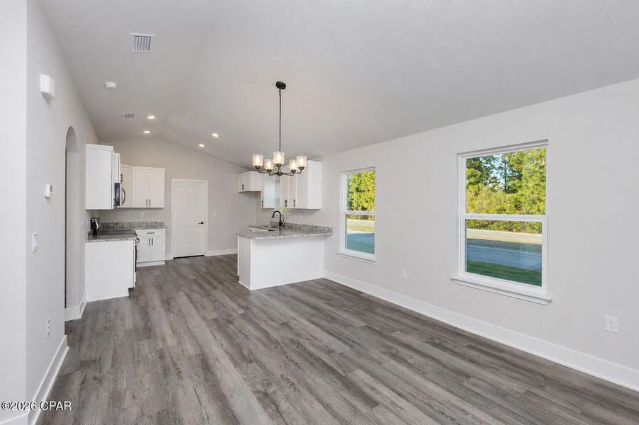 Spacious, unfurnished interior of a new home in East Bay, Panama City (Image 8).