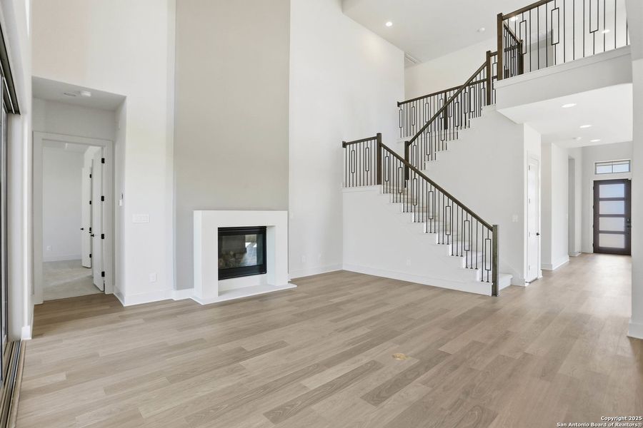 Spacious, unfurnished interior of a new home in Kinder Ranch 70's, San Antonio (Image 48).