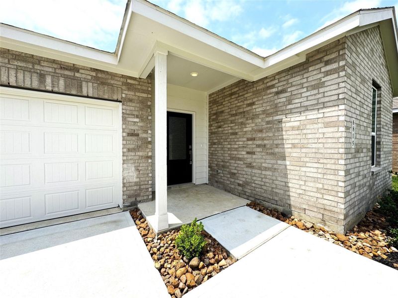 Exterior details and patio area of a home in Anniston, Katy (Image 3).
