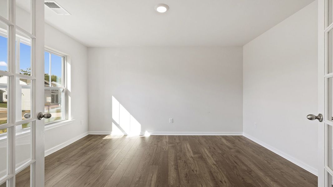 Spacious, unfurnished interior of a new home in Woodhaven, Spartanburg (Image 15).