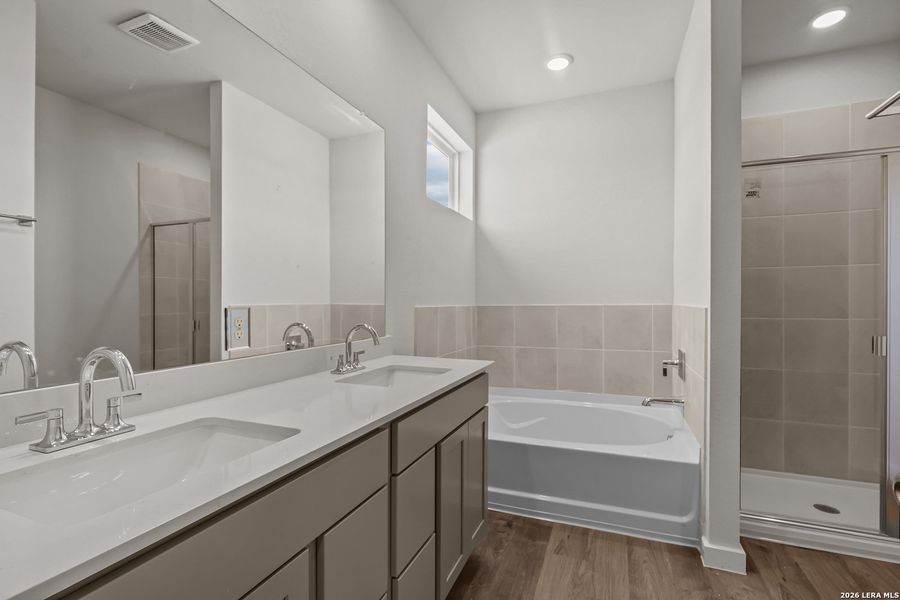 Furnished interior view inside a new home in Hiddenbrooke, Seguin (Image 8).